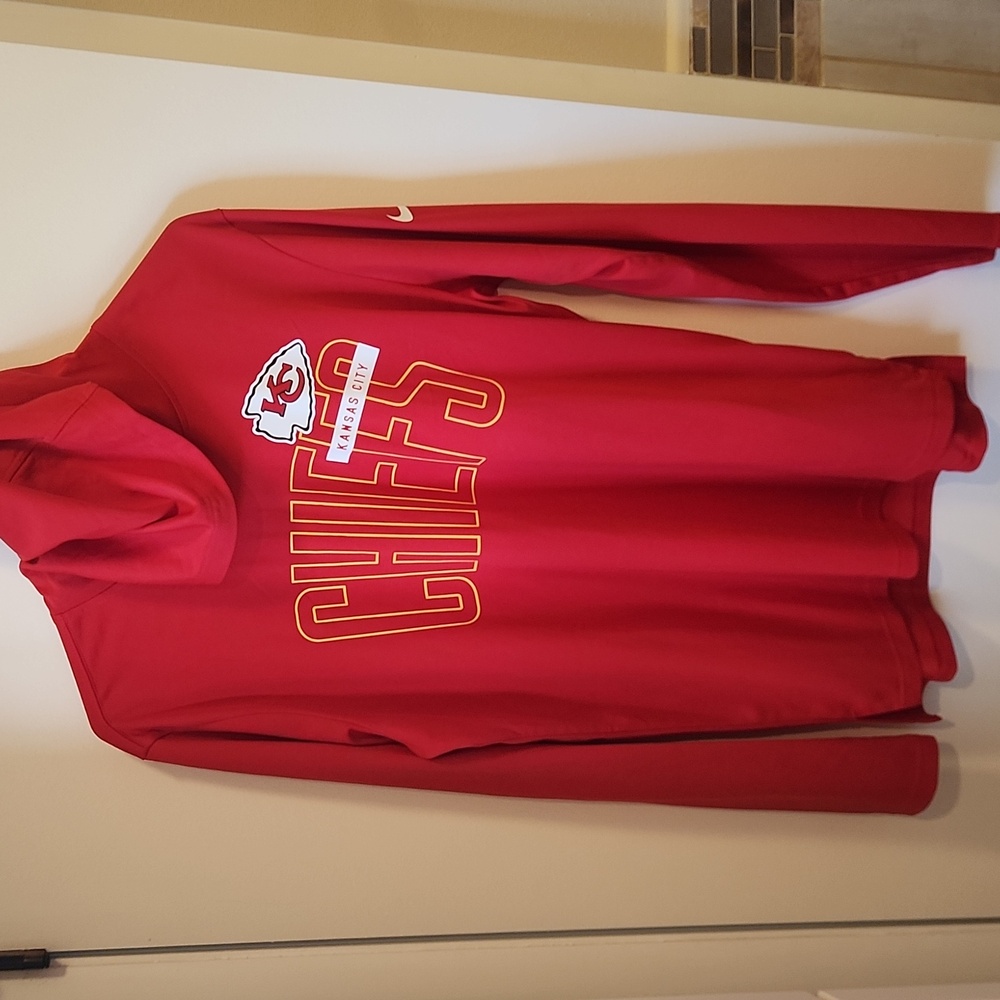 Mens Medium Nike Tee light weight hoodie.